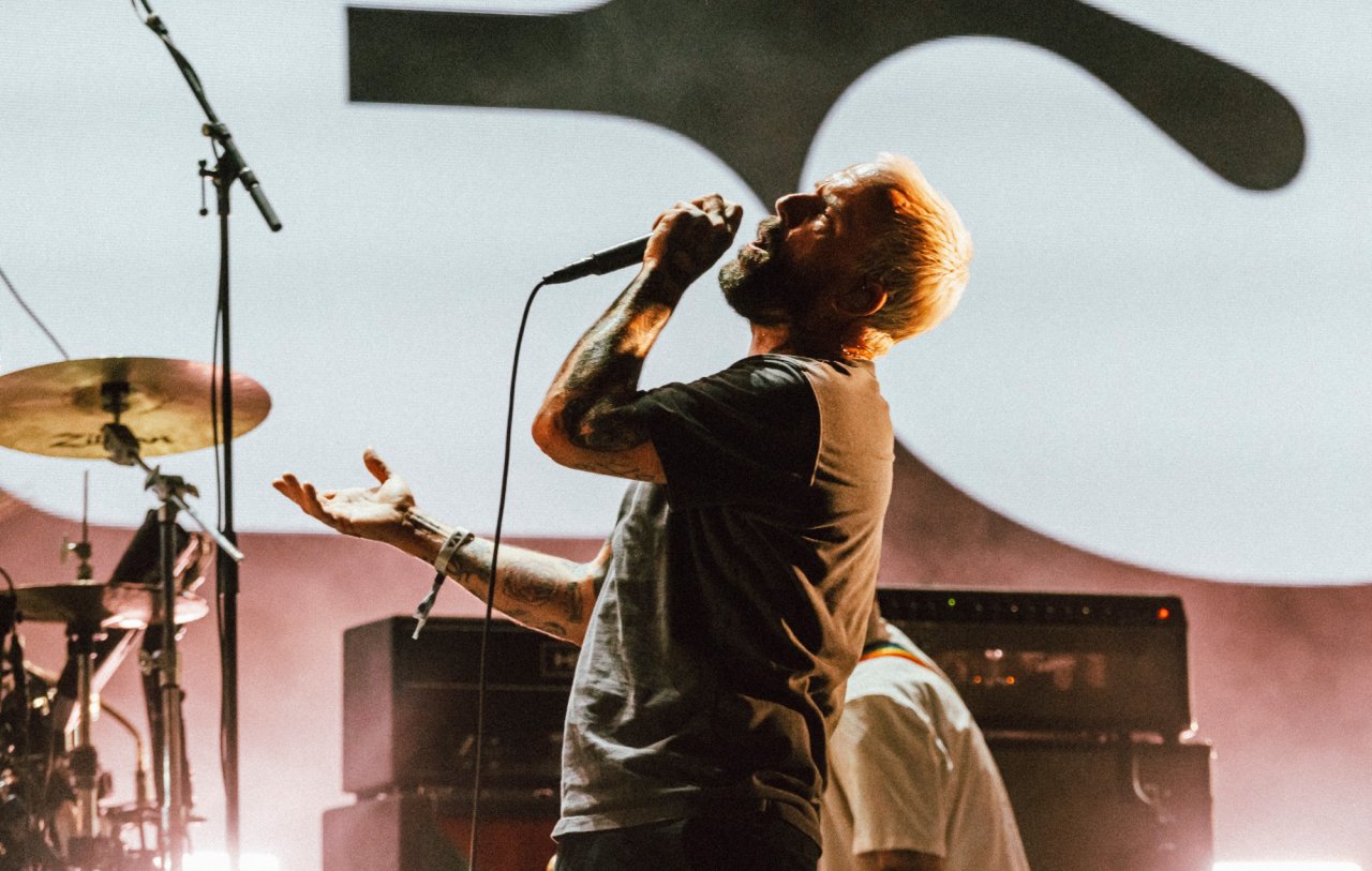 Joe Talbot de IDLES rindió tributo a Interpol en Bilbao: "la razón principal de que esté en una banda"