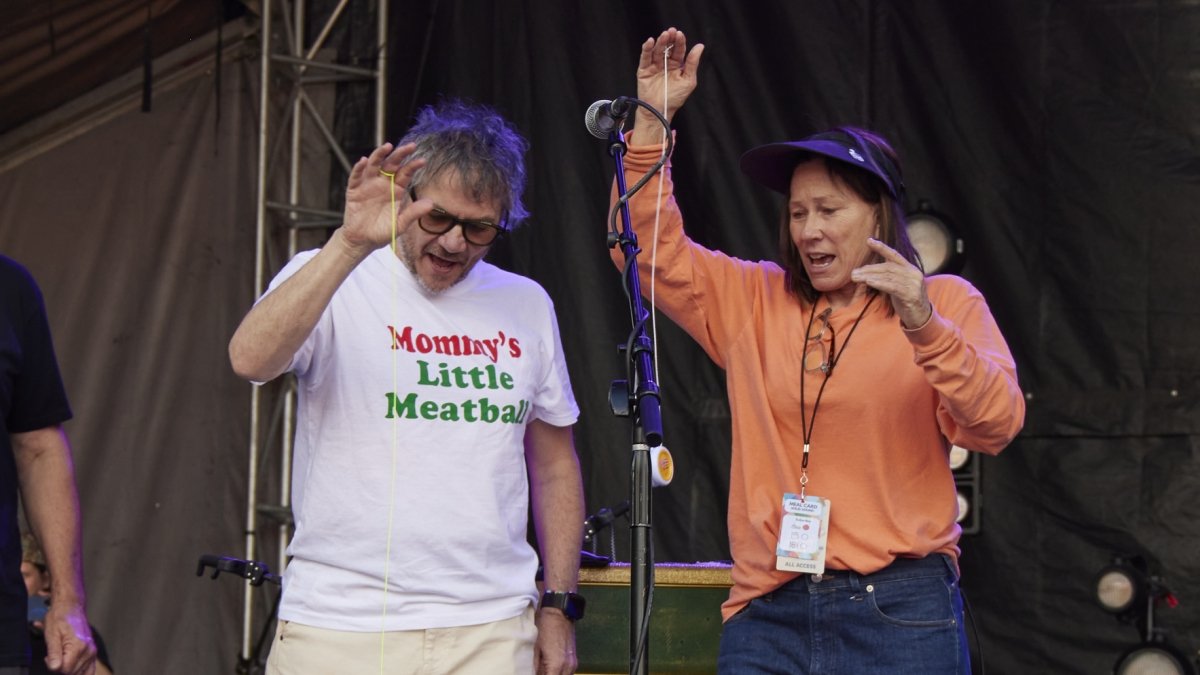¡Récord mundial! 5.000 personas giraron yo-yos simultáneamente en el festival de Wilco