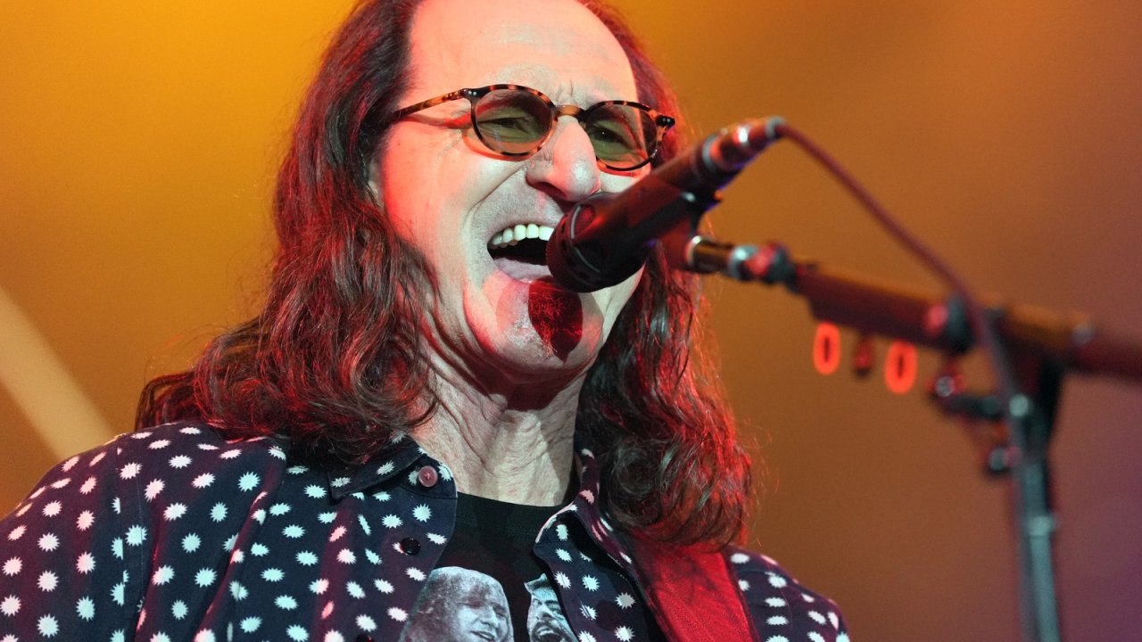 Rush pospone dos shows en Texas por problemas de salud de Geddy Lee