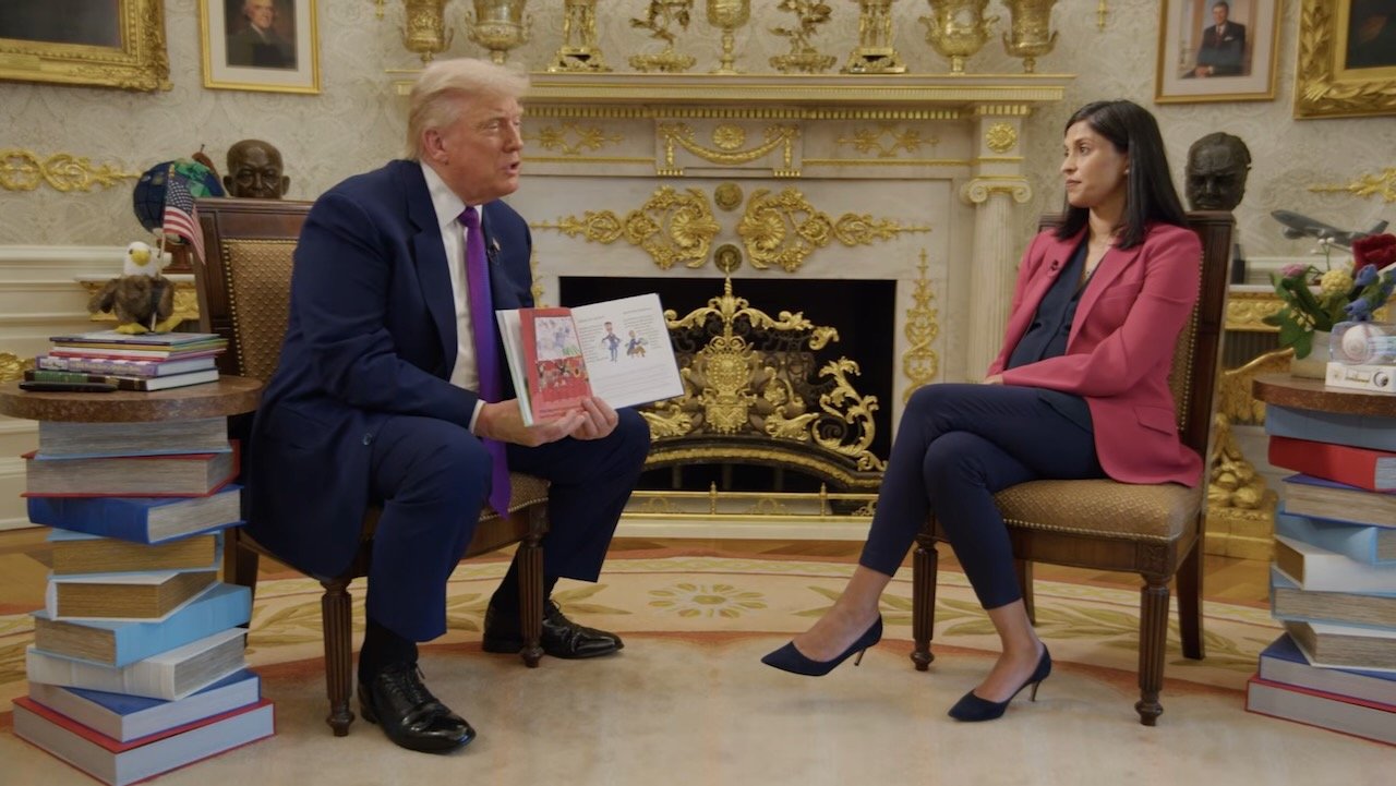 Trump lee un cuento infantil y se va por las ramas: comentarios sobre Obama y hot dogs incluidos