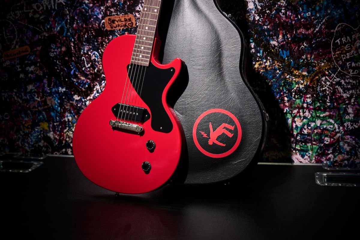 Billie Joe Armstrong saca su Les Paul Junior con Epiphone: la roja que no es un lujo