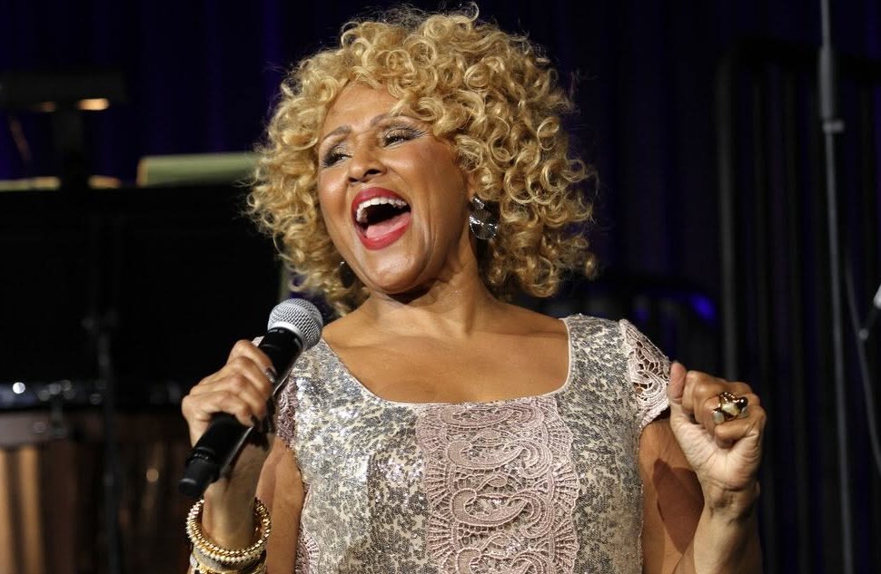 Darlene Love: La voz detrás del telón llega al fin al centro del escenario